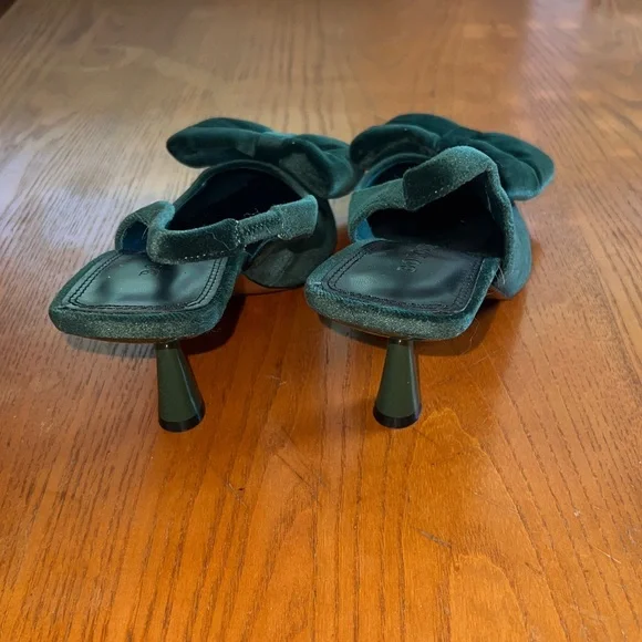 B.O.G. Collective Green Velvet Slingback Heels size 7 - Picture 4 of 8